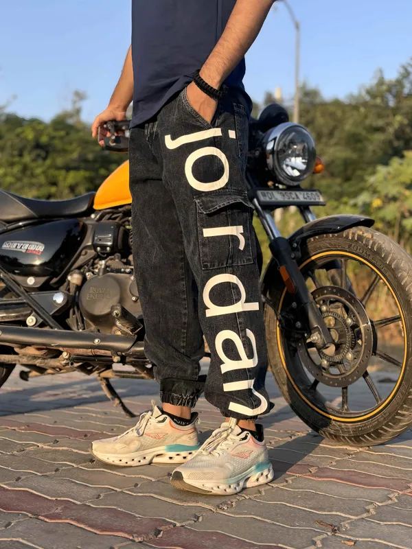 JORDAN_BLACK_LOOSE_FIT_PURE_COTTON_JOGGER_FIT_JEANS_FOR_MEN.