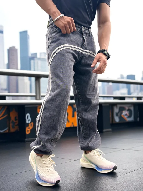 Men's_Stylish_Relaxed_Fit_Denim_Jeans_with_Side_Stripes