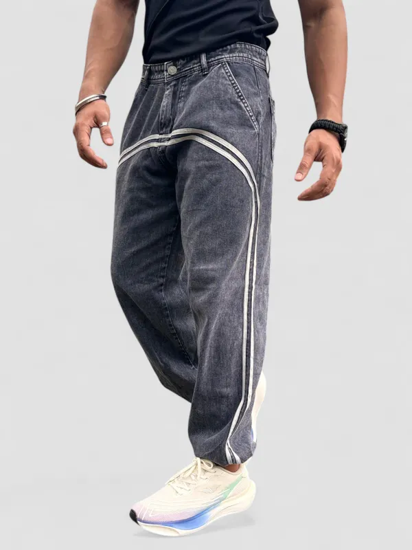 Men's_Stylish_Relaxed_Fit_Denim_Jeans_with_Side_Stripes