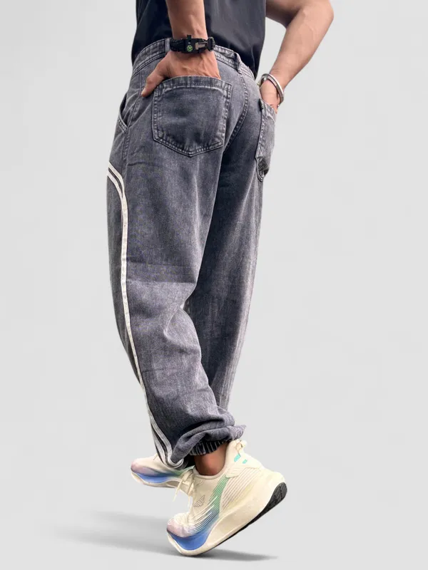 Men's_Stylish_Relaxed_Fit_Denim_Jeans_with_Side_Stripes