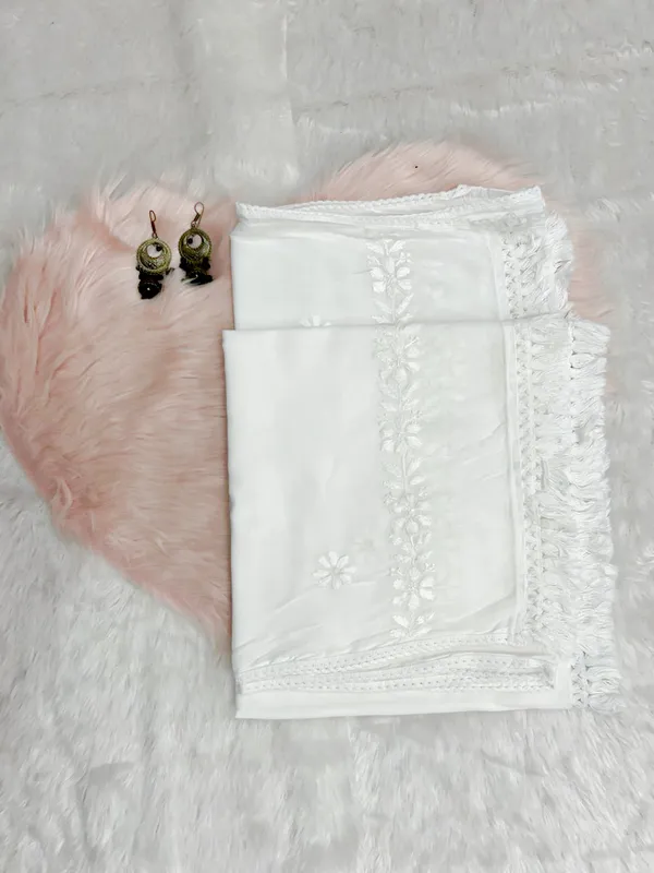 White_Mul_Cotton_Lucknowi_Chikankari_Hand_Embroided_Dupatta_For_Women