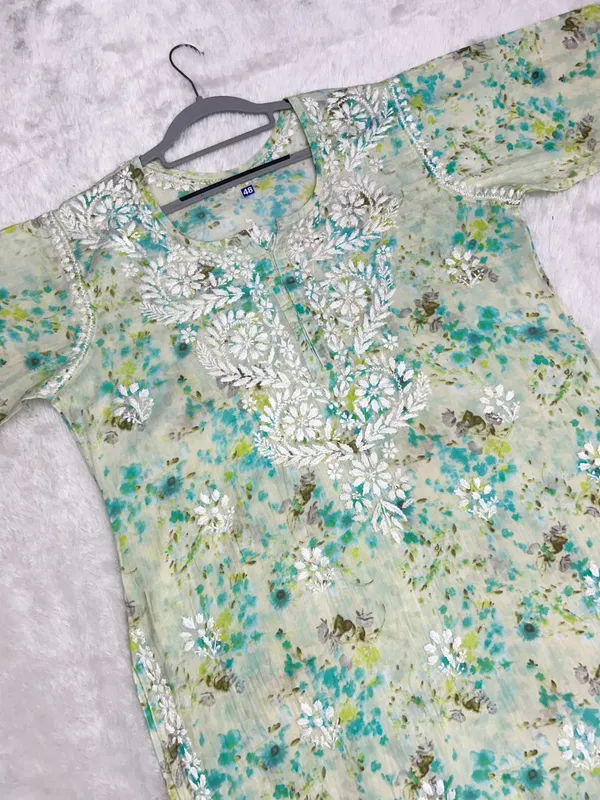 Floral_Printed_Lucknowi_Chikankari_Kurti