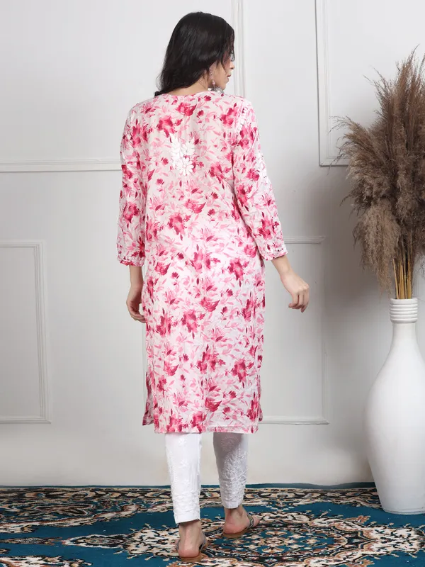 Handcrafted_Mul_Chikankari_Kurti_Pure_Cotton_Comfort_&_Grace