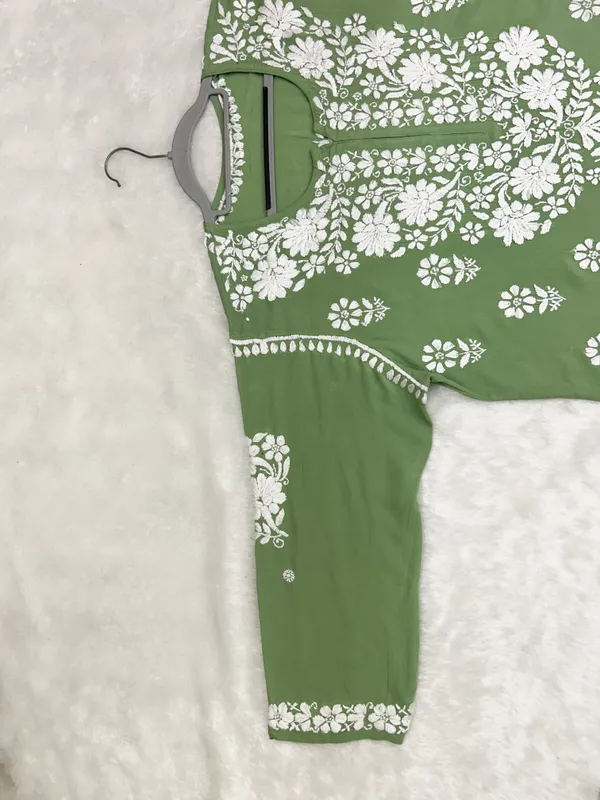 Premium_Modal_Lucknowi_Chikankari_Kurti
