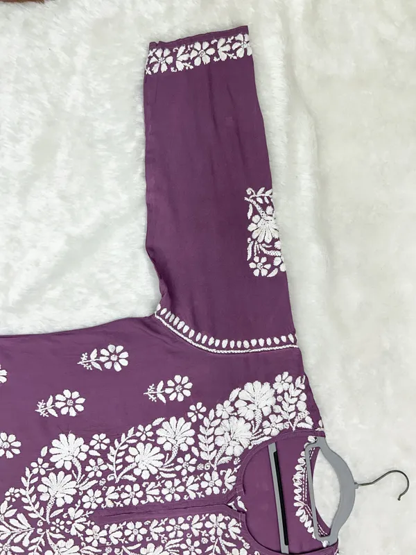 Premium_Modal_Lucknowi_Chikankari_Kurti