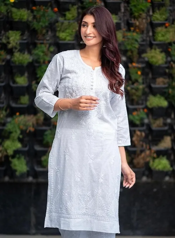 Saiyaara_White_Dobby_Cotton_Chikankari_Kurti_with_Qurashiya_Buttons