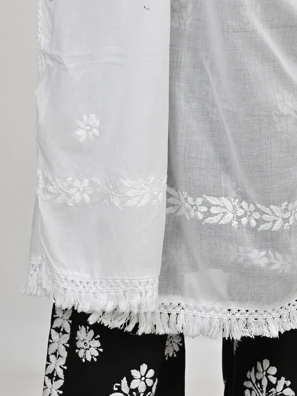 White_Mul_Cotton_Lucknowi_Chikankari_Hand_Embroided_Dupatta_For_Women