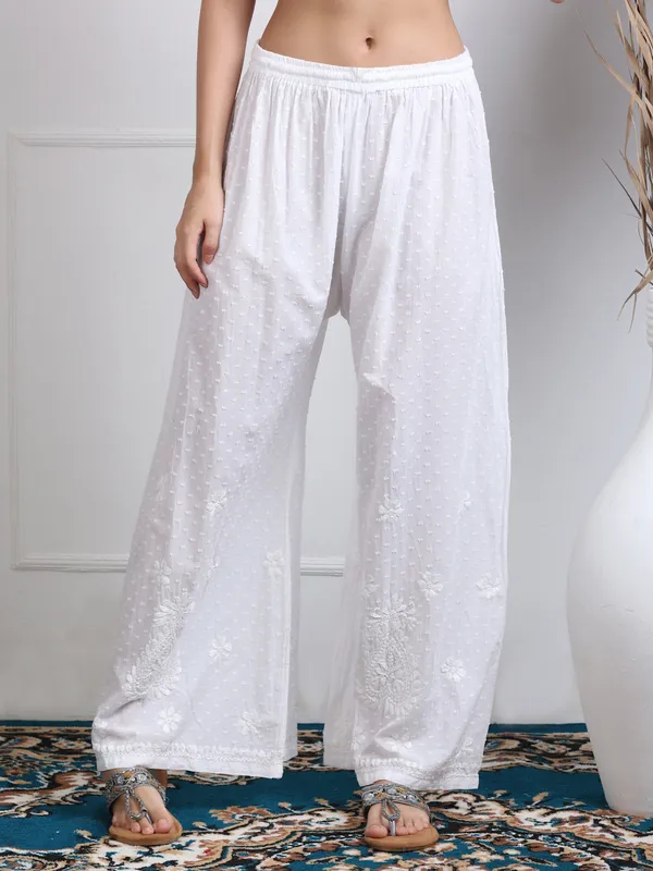 White_Dobby_Cotton_Chikankari_Kurti_Palazzo_Set_with_Chiffon_Lace_Border_Dupatta