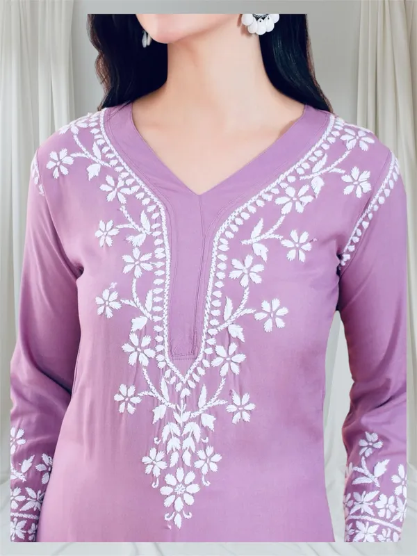 Rayon_Chikankari_Kurti_with_Stylish_V-Neck_|_Hand_Embroidered_Lucknowi_Kurta