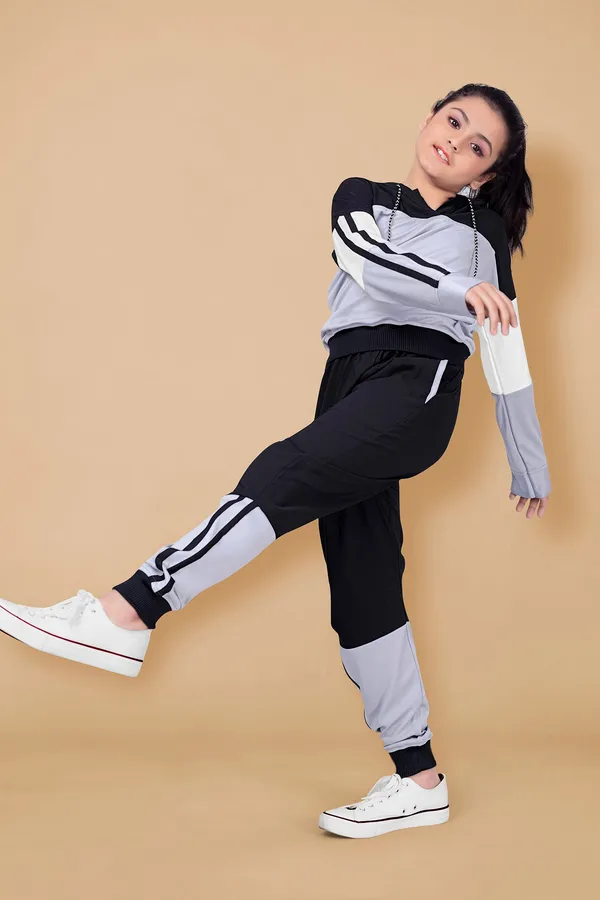 Grey_Polyester_Lycra_T-Shirt_With_Trouser_Set_For_Girls