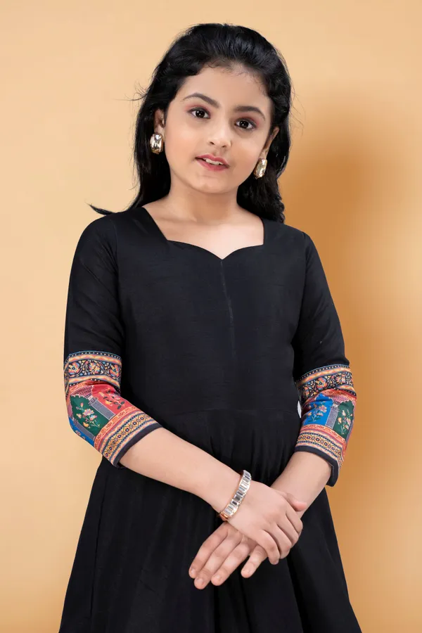 Black_Crepe_Silk_Maxi_Length_Digital_Printed_Dress_For_Girls
