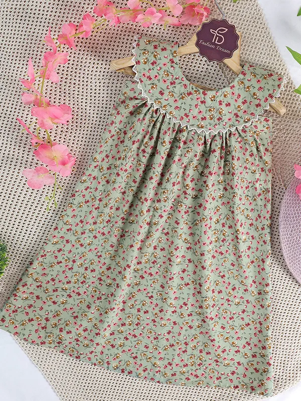 Pista_Shift_Floral_Printed_Above_Knee_Length_Dress_For_Girls