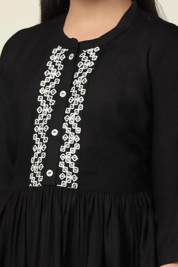 Black_Rayon_Embroidered_Fit_And_Flare_Knee_Length_Dress_For_Girls