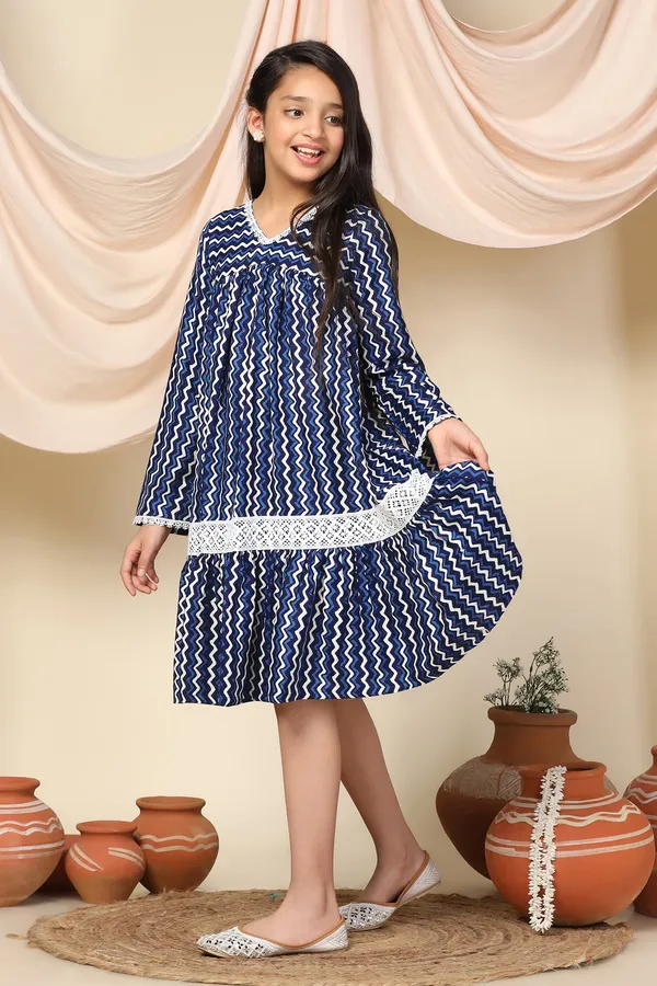 Blue_Slub_Chevron_Printed_Flounce_Knee_Length_Dress_For_Girls