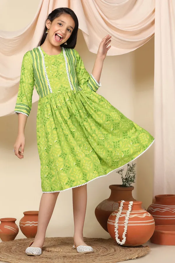 Parrot_Green_Slub_Floral_Printed_Knee_Length_Dress_For_Girls