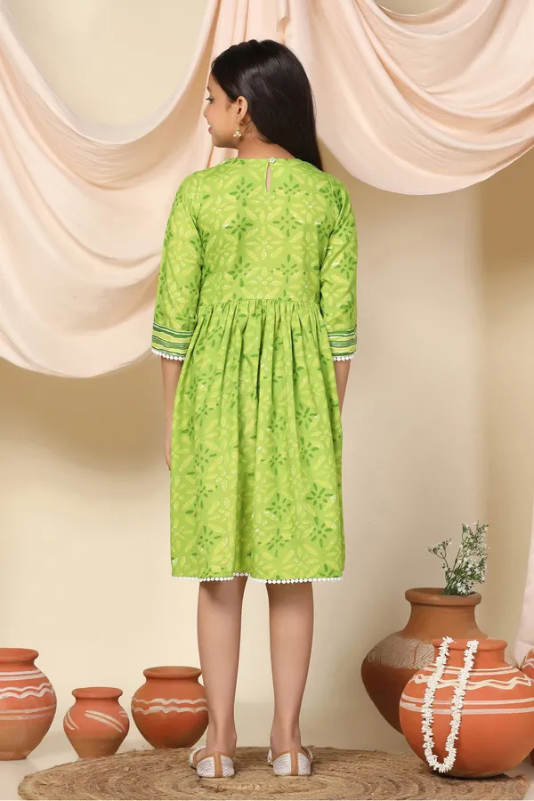 Parrot_Green_Slub_Floral_Printed_Knee_Length_Dress_For_Girls