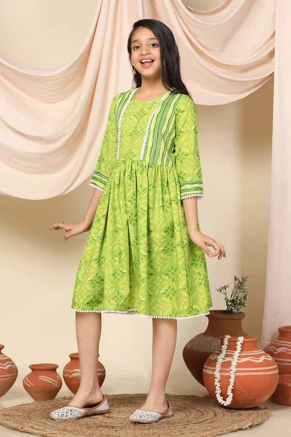 Parrot_Green_Slub_Floral_Printed_Knee_Length_Dress_For_Girls