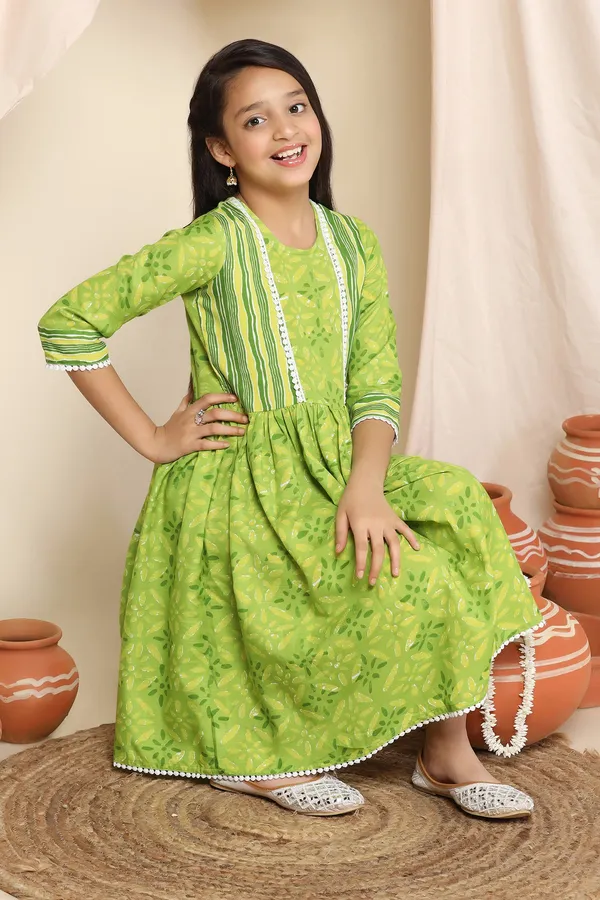Parrot_Green_Slub_Floral_Printed_Knee_Length_Dress_For_Girls