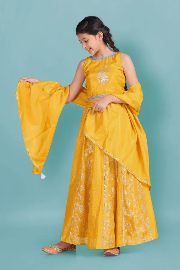 Yellow_Kota_Doria_Foil_Printed_Readymade_Lehenga_Choli_And_Dupatta_Set_For_Girls