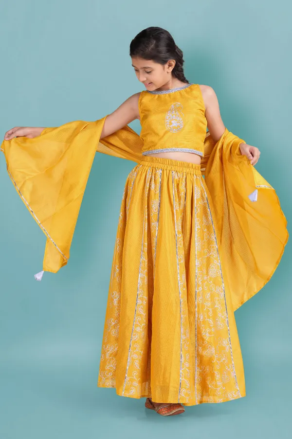 Yellow_Kota_Doria_Foil_Printed_Readymade_Lehenga_Choli_And_Dupatta_Set_For_Girls