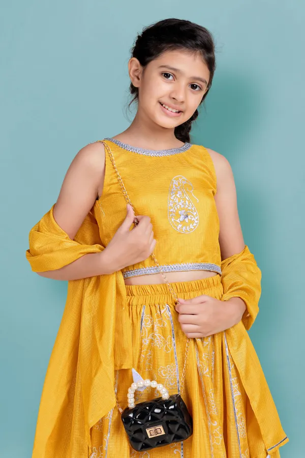 Yellow_Kota_Doria_Foil_Printed_Readymade_Lehenga_Choli_And_Dupatta_Set_For_Girls