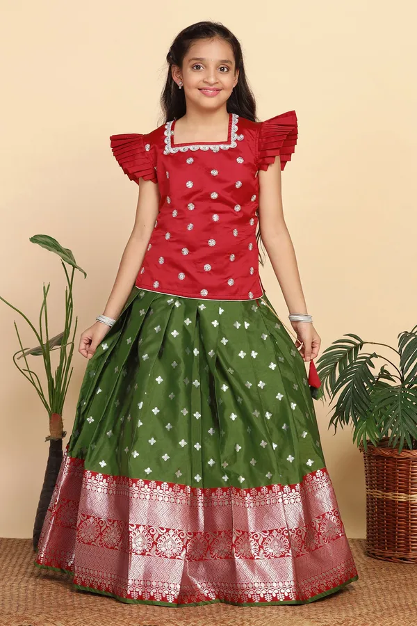 Red_Jacquard_Work_Lehenga_Choli_Set_For_Girls