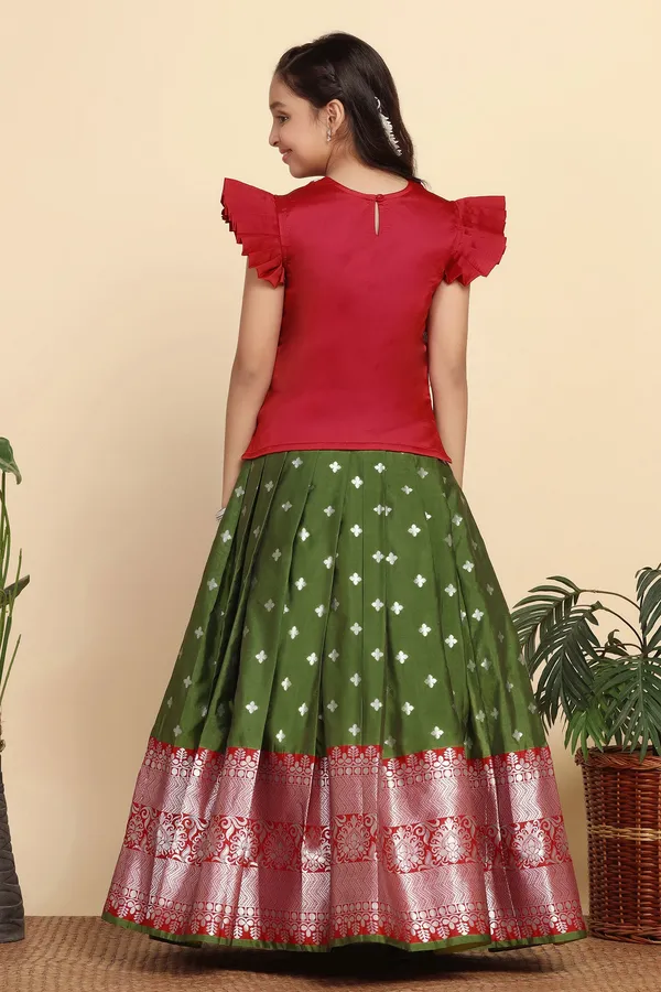 Red_Jacquard_Work_Lehenga_Choli_Set_For_Girls
