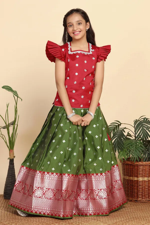 Red_Jacquard_Work_Lehenga_Choli_Set_For_Girls