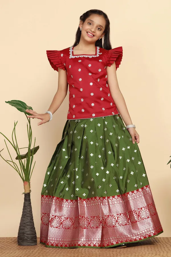 Red_Jacquard_Work_Lehenga_Choli_Set_For_Girls