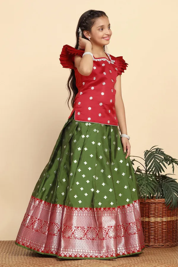 Red_Jacquard_Work_Lehenga_Choli_Set_For_Girls