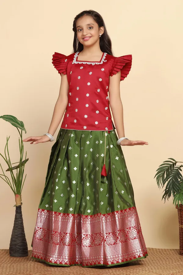 Red_Jacquard_Work_Lehenga_Choli_Set_For_Girls