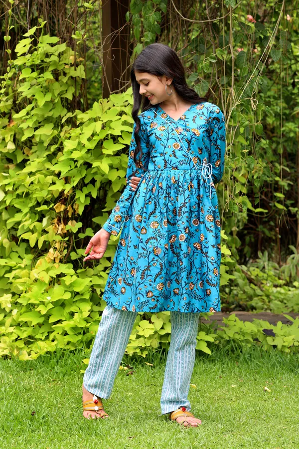 Blue_Floral_Printed_Cotton_Kurta_With_Pant_Set_For_Girls