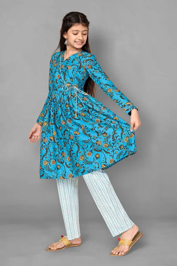 Blue_Floral_Printed_Cotton_Kurta_With_Pant_Set_For_Girls