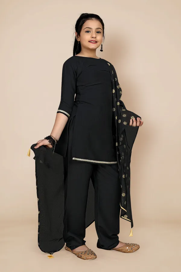 Chinnon_Solid_Kurta_Pant_And_Dupatta_Set