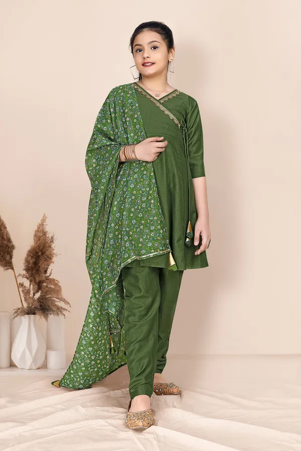Mehendi_Green_Chinnon_Solid_Kurta_Pant_And_Dupatta_Set