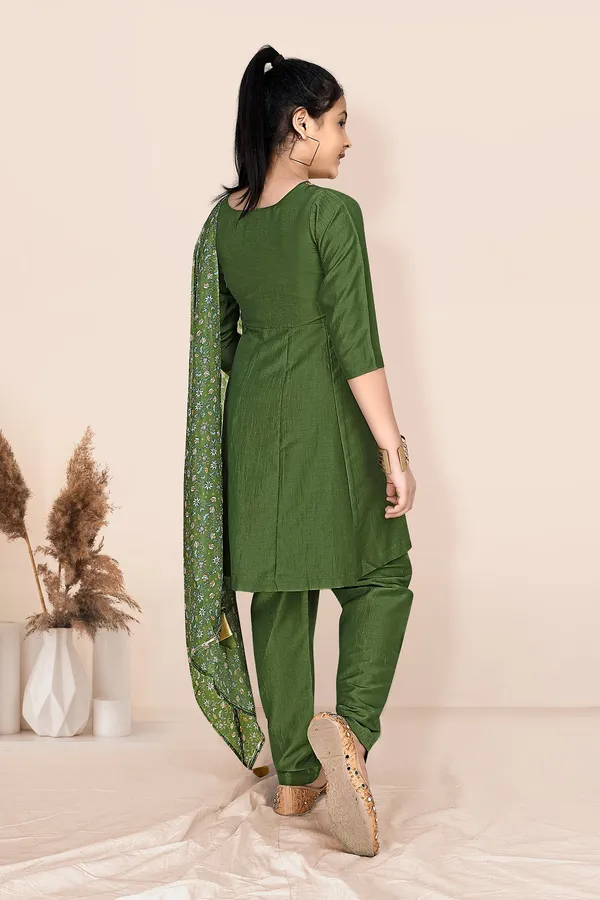 Mehendi_Green_Chinnon_Solid_Kurta_Pant_And_Dupatta_Set