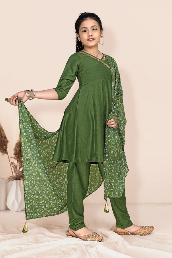 Mehendi_Green_Chinnon_Solid_Kurta_Pant_And_Dupatta_Set