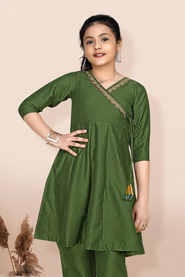Mehendi_Green_Chinnon_Solid_Kurta_Pant_And_Dupatta_Set