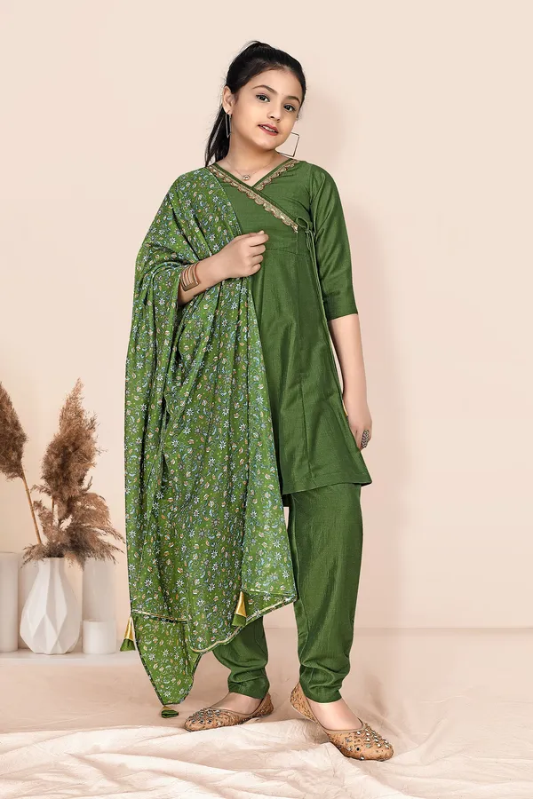 Mehendi_Green_Chinnon_Solid_Kurta_Pant_And_Dupatta_Set