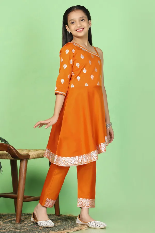 Orange_Taffeta_High_Low_Kurta_And_Pant_Suit_Set_For_Girls