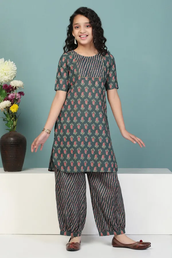 Green_Cotton_Paisley_Printed_Cotton_Kurta_With_Trouser_Set_For_Girls