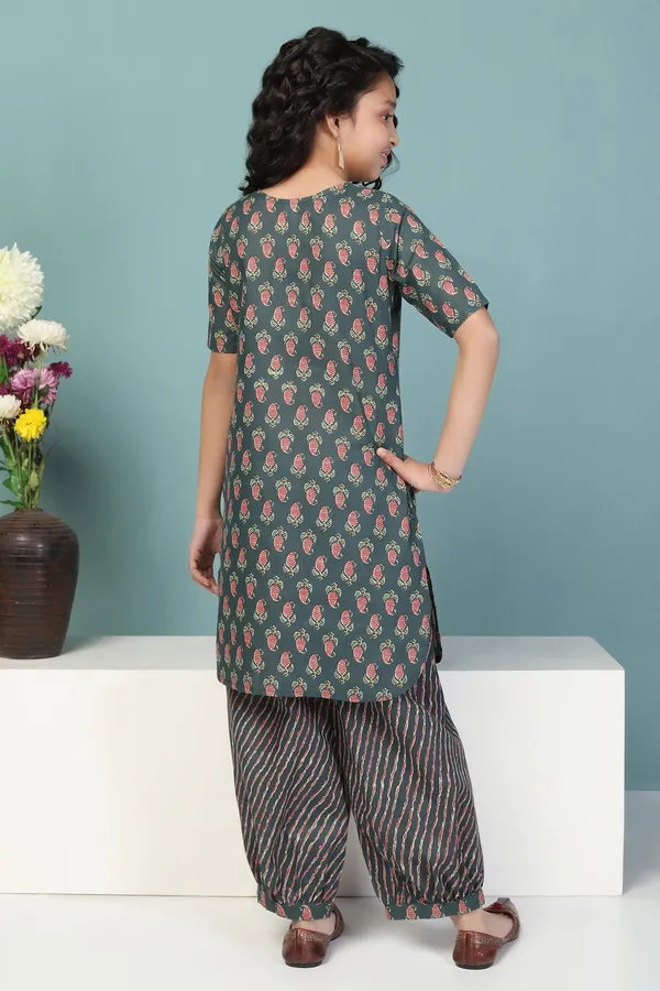 Green_Cotton_Paisley_Printed_Cotton_Kurta_With_Trouser_Set_For_Girls