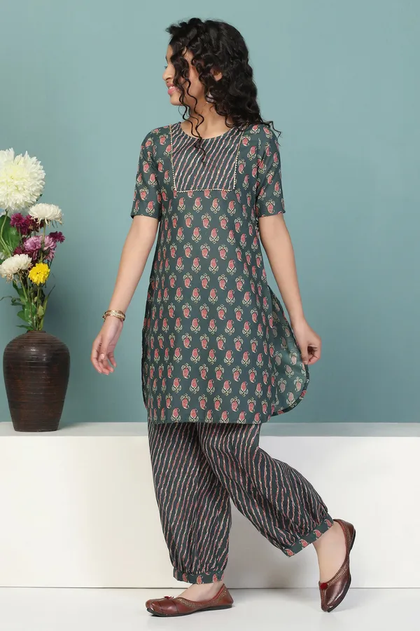 Green_Cotton_Paisley_Printed_Cotton_Kurta_With_Trouser_Set_For_Girls