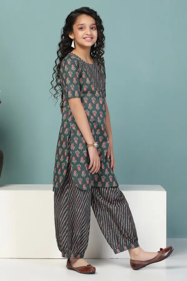 Green_Cotton_Paisley_Printed_Cotton_Kurta_With_Trouser_Set_For_Girls