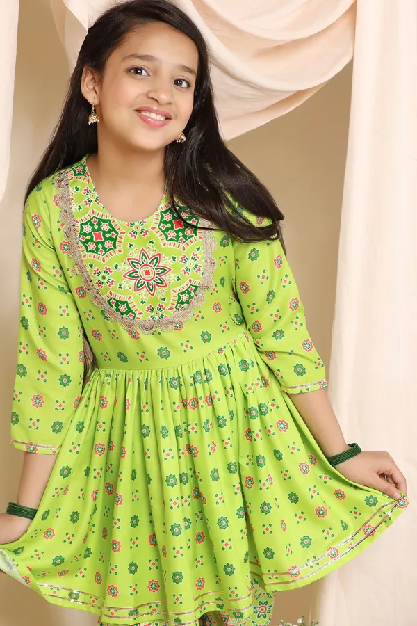 Parrot_Green_Slub_Floral_Printed_Peplum_Style_Kurta_With_Salwar_Set_For_Girls