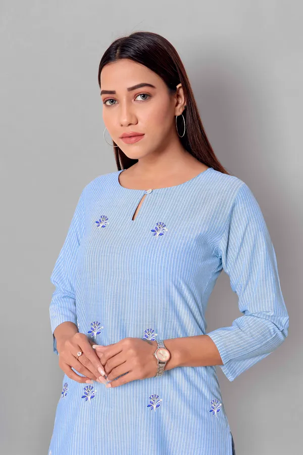 Blue_Cotton_Straight_Readymade_Kurti_For_Women