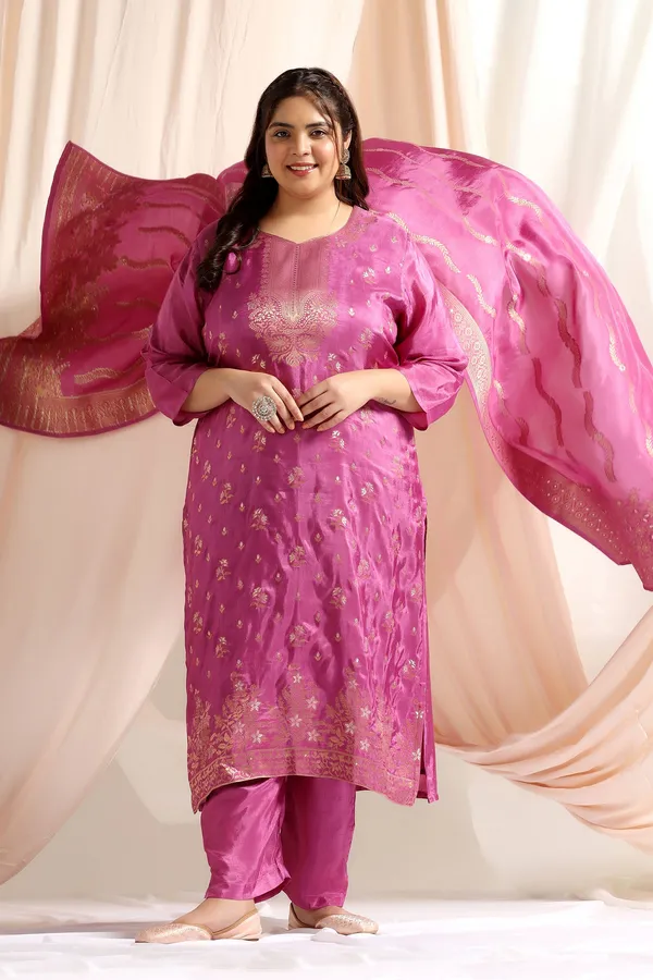 Lilac_Plus_Size_Lilac_Dola_Silk_Jacquard_Work_Kurta_Set_With_Dupatta_For_Women