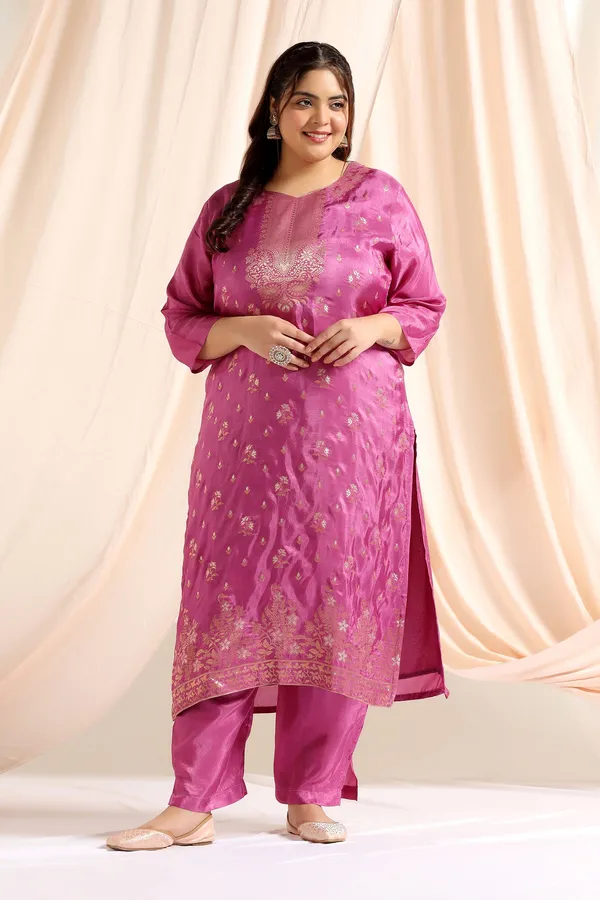 Lilac_Plus_Size_Lilac_Dola_Silk_Jacquard_Work_Kurta_Set_With_Dupatta_For_Women