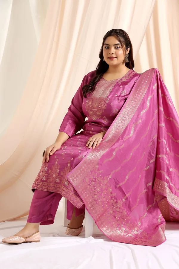 Lilac_Plus_Size_Lilac_Dola_Silk_Jacquard_Work_Kurta_Set_With_Dupatta_For_Women