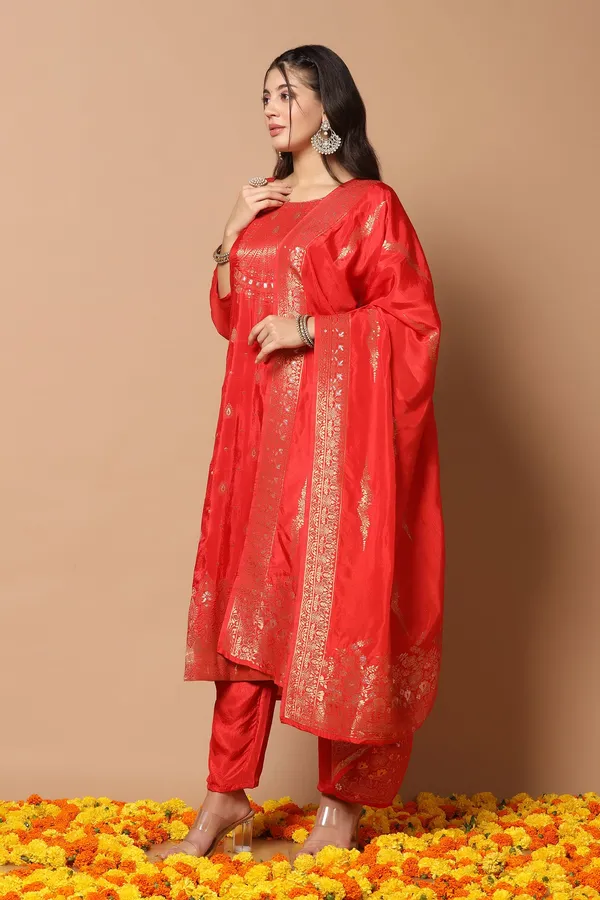 Red_Dola_Silk_Jacquard_Work_Kurta_Set_With_Dupatta_For_Women